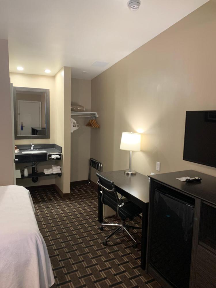 Two Double Beds Room at Black Jack Inn, photo 2