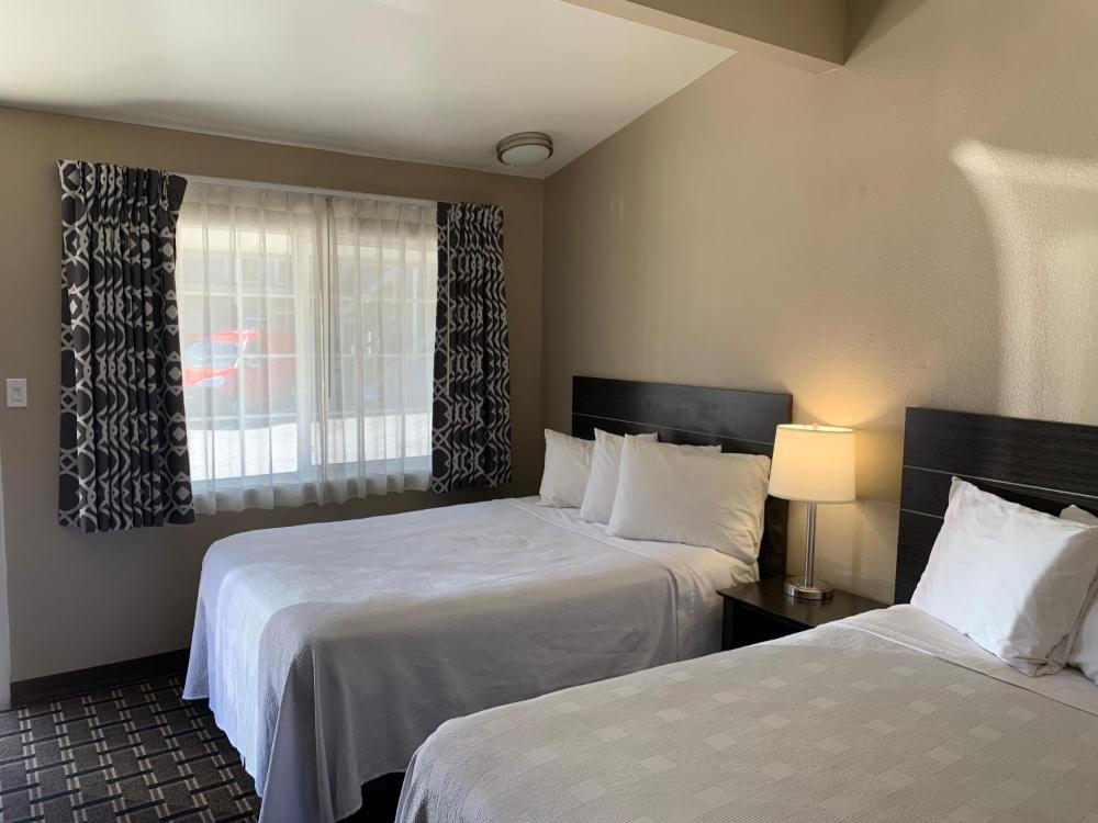 Two Double Beds Room at Black Jack Inn, photo 3